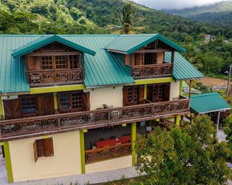 Roxy's Mountain Lodge - רוזו - בניין