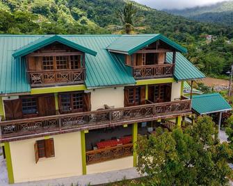 Roxy's Mountain Lodge - Roseau - Gebäude