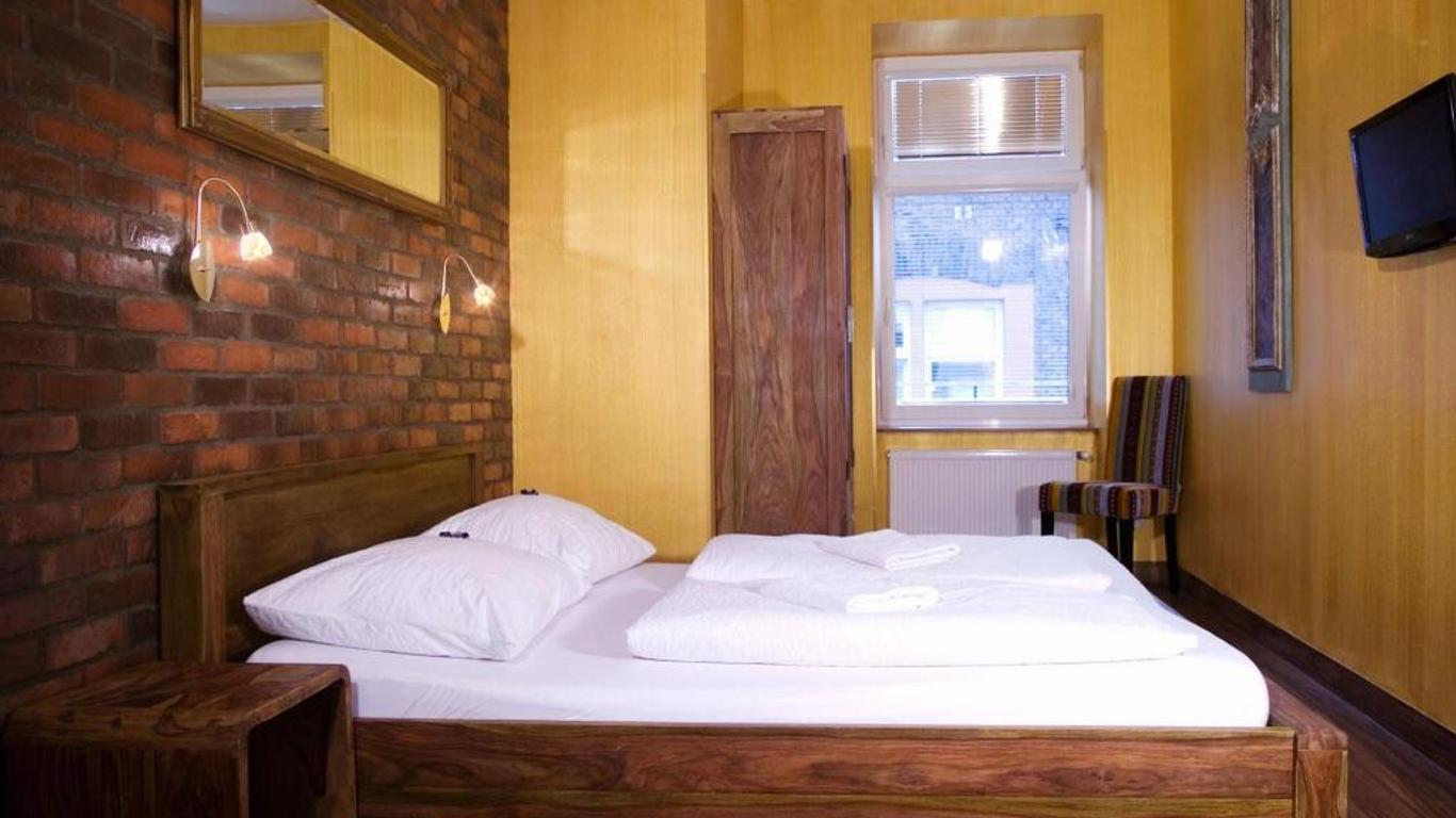Do Step Inn Home - Hotel & Hostel