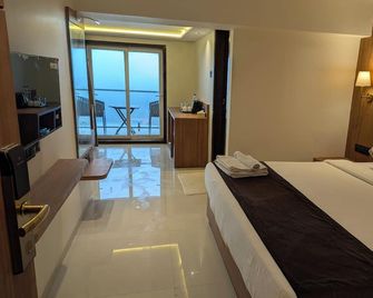 Savyasaachii Hotel, Mahabaleshwar - Pure Veg - Mahabaleshwar