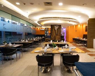 Hotel Hyphen Premier Meerut - Merath - Restaurant