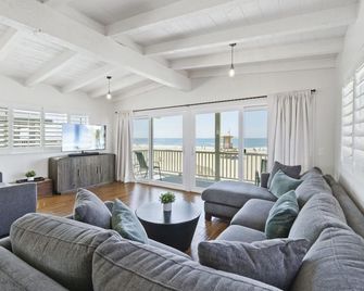 Charming Oceanfront Property in Perfect Area - Newport Beach - Vardagsrum