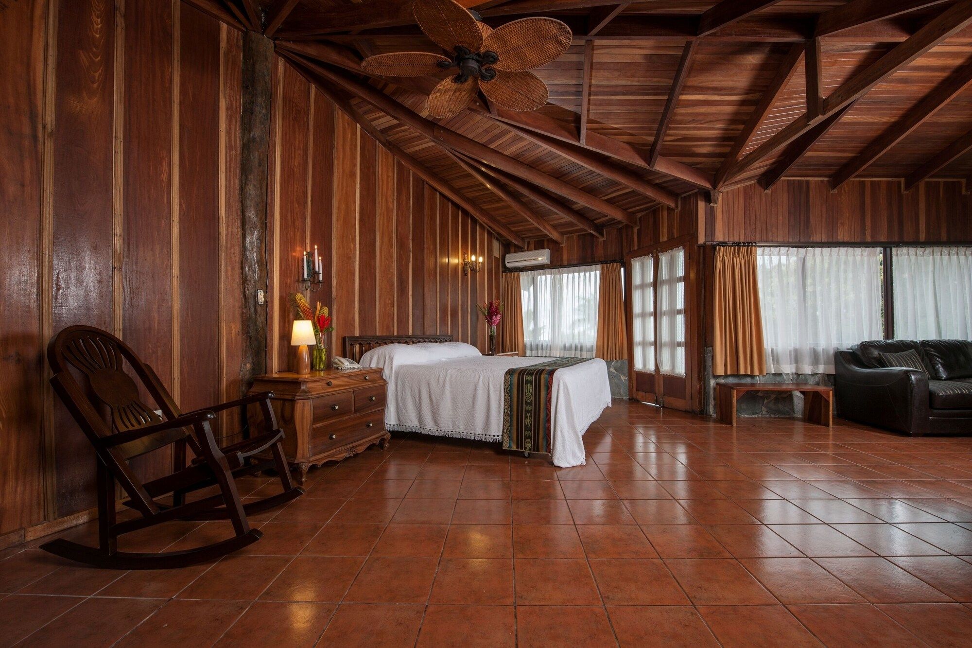 Hotel Arenal Lodge - לה פורטונה - חדר שינה