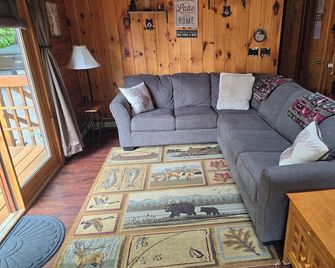 Family-friendly lakefront cabin nestled in the White Mountains! - Haverhill - Sala de estar