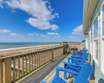 Lovely Emerald Isle Beach House - Steps to Beach! - Emerald Isle - Balcony