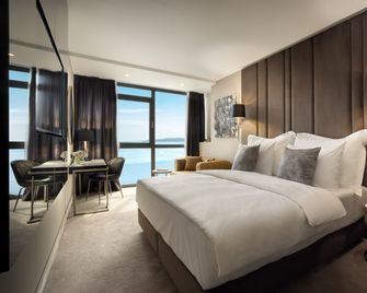 Grand Hotel Adriatic I - Opatija - Bedroom