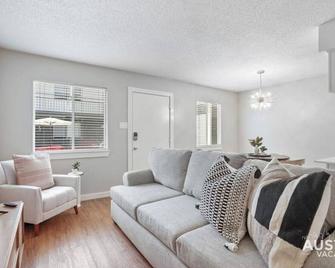 Cook and Gather Around in a Fully Equipped Apartment - Austin