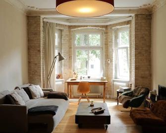 Beautiful old apartment in the villa district with garden - Βερολίνο - Σαλόνι
