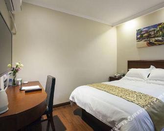Greentree Inn Jiangsu Taizhou Yingchun W) Road Walking Street Express Hotel - Taizhou - Bedroom