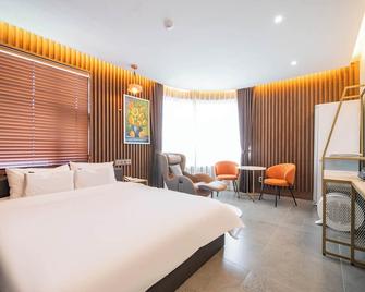Suncheon Hound Hotel Suncheon Station Branch - Suncheon - Bedroom