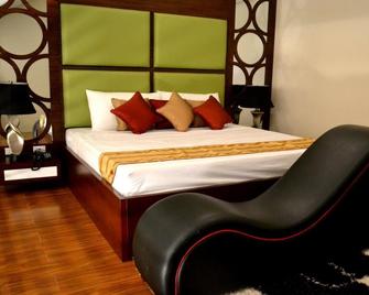 Mystique Lane Drive In Hotel - San Fernando - Bedroom