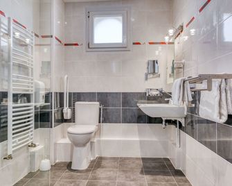 Hotel Le Berry Saint-Nazaire - Saint-Nazaire - Bathroom