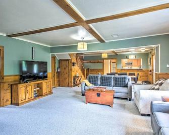 Beautiful Carriage House in Downtown Jackson! - Jackson - Living room
