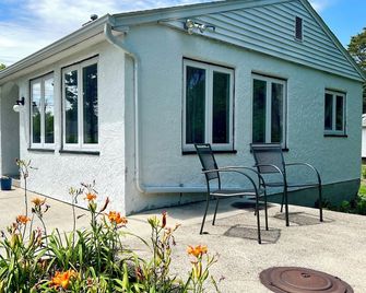 Italian Cottage; A part of the Uptown Collective - Englewood - Binnenhof