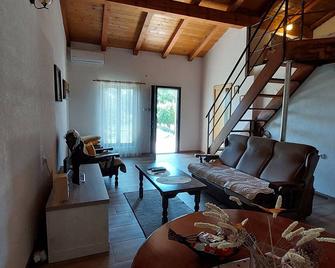 Apartment 5 minutes from Airport - Podgorica - Wohnzimmer