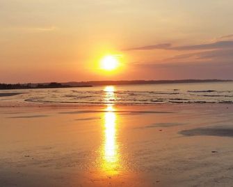 Mighty Atlantic Ocean Retreat - West Berlin - Beach