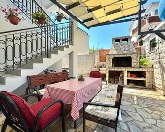 Apartmani Janda Bijela - Bijela - Patio
