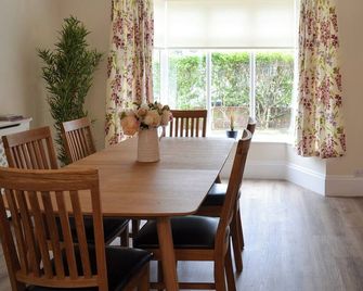 Broom House - Scarborough - Dining room
