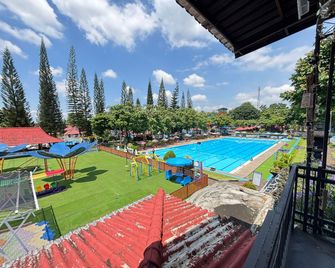 Hotel Owabong Purbalingga - Purbalingga - 游泳池