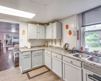 Cozy Berkshires Vacation Rental Near Hiking! - Chester - Kitchen