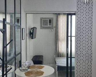 Staycation in style with fast Wifi Netflix - Manila