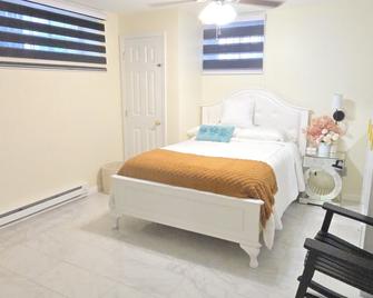Staten Island Cozy Private 1-br Basement Apt close to NYC Family & Pet Friendly - Staten Island - Habitación