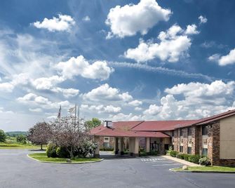 Red Roof Inn & Suites Hermitage - Hermitage - Edificio
