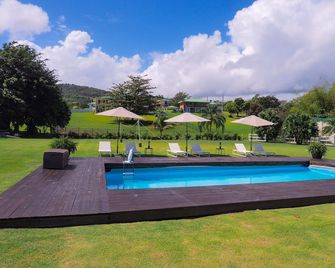 Enjoyable Getaway with Private Pool, Rainforest, Volleyball, Badminton, Soccer - Luquillo - Piscina