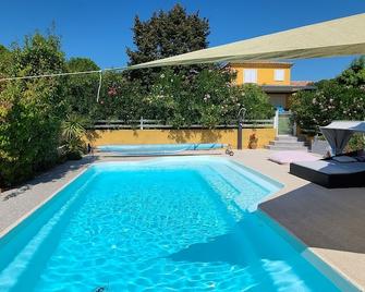 Individual Studio With Peaceful Pool In Small Village - Connaux - Pool