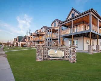 MI Vacation Retreat- 3 Lake Michigan beaches less than a mile away, with a pool! - Saint Joseph - Budova