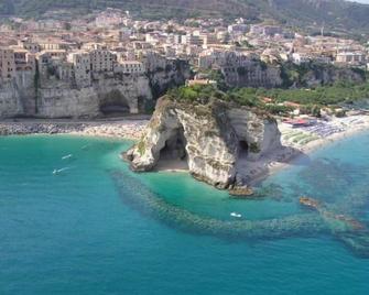 Apartment with 180 °C panoramic sea views. Sleeps 4/5 - Zambrone - Edificio
