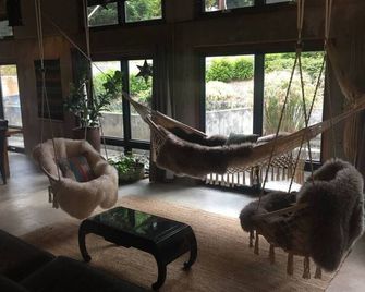 Concrete Loft in the Redwoods - Eureka - Sala de estar