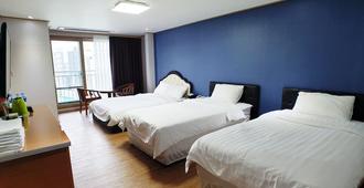 Momento Hotel - Hostel - Thành phố Seogwipo - Phòng ngủ