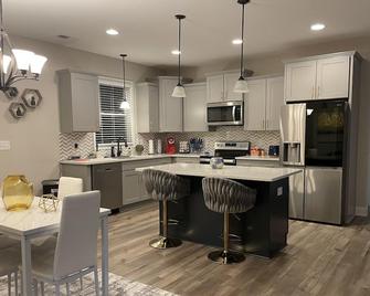 Luxe Loray - Gastonia - Kitchen