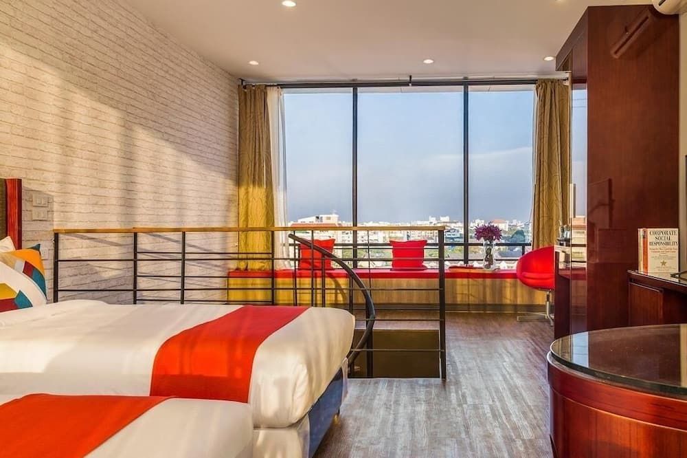 Ratchada Point Hotel