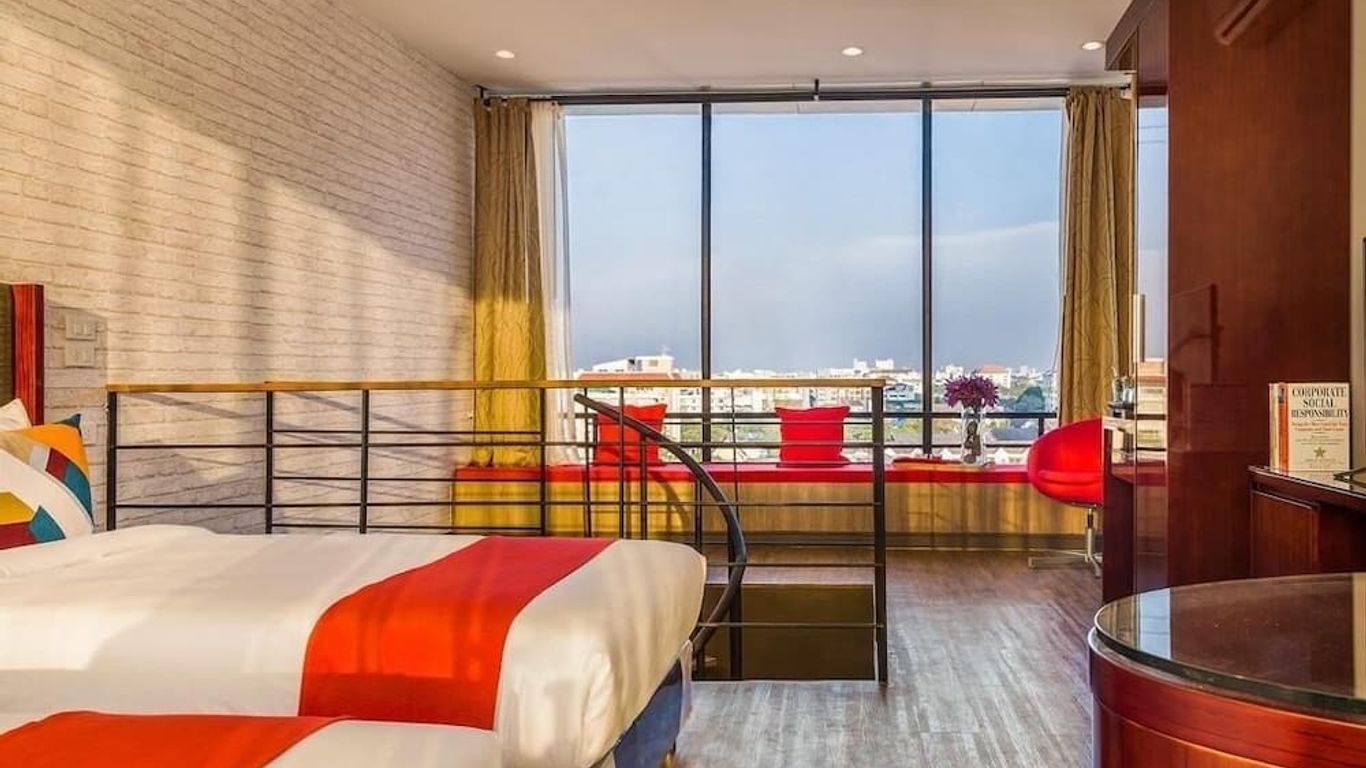 Ratchada Point Hotel