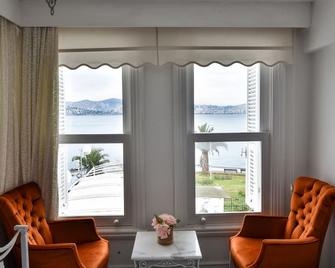 Buyukada Port Hotel - Istanbul - Living room