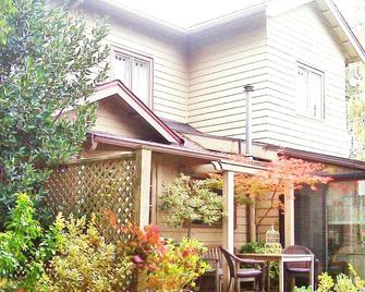 Ravenna Garden One Retreat - Seattle - Building