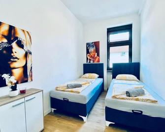 3BR Shared Apt, Ideal up to 6P, 15-Min to Stammersdorf - Viena - Habitación