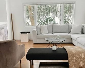 Country House - Waterbury - Sala de estar