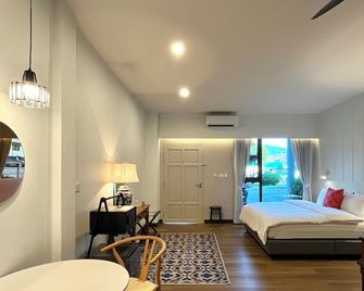 Nautical Home & Seashell House B&B - Khao Lak