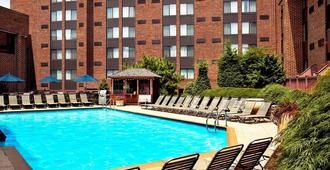 Sheraton Harrisburg Hershey Hotel - Harrisburg - Pool