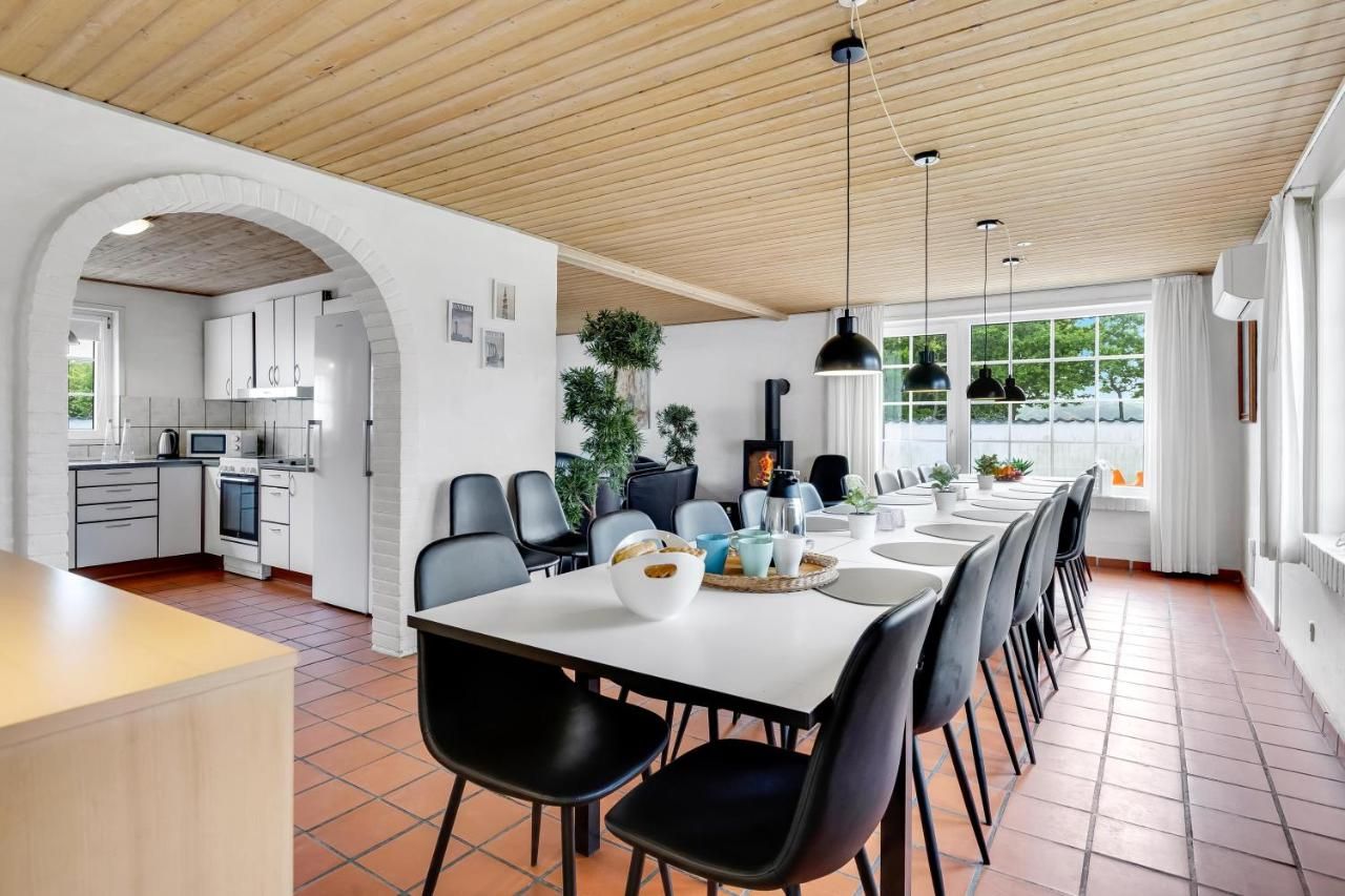 Large Pool House For 24 People, With Almost Everything In Activities, 300 Meters From The Fjord – Vinderup