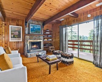 Pet & Kid Friendly Cozy Cabin, Bbq, Firepit, Outdoor Dining, Forest Views - Lake Arrowhead - Sala de estar