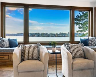 Luxury Beach House & Apartment, Hot Tub, Kayaks, Fire Pits, Game Room - Bremerton - Wohnzimmer
