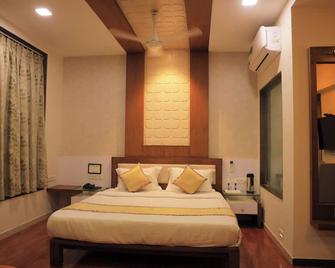 Manek The Ocean View - Dwārka - Bedroom