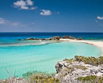 Hollywood Beach Suites 7 Mile Beach - One Comfortable Suite is available - Whitby - Beach