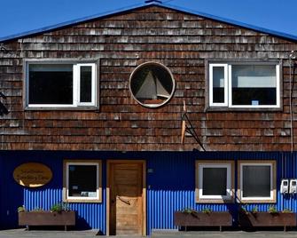 Palafito Entre Mar y Tierra - Castro - Building