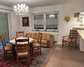 Nicoles Niedschloesschen - Rehlingen-Siersburg - Їдальня