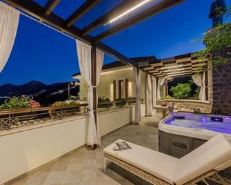 Marvelous Crete Villa | 5 Bedrooms | Villa Marvel | Private Pool & Jacuzzi | Elounda - Katsikia - Balcón